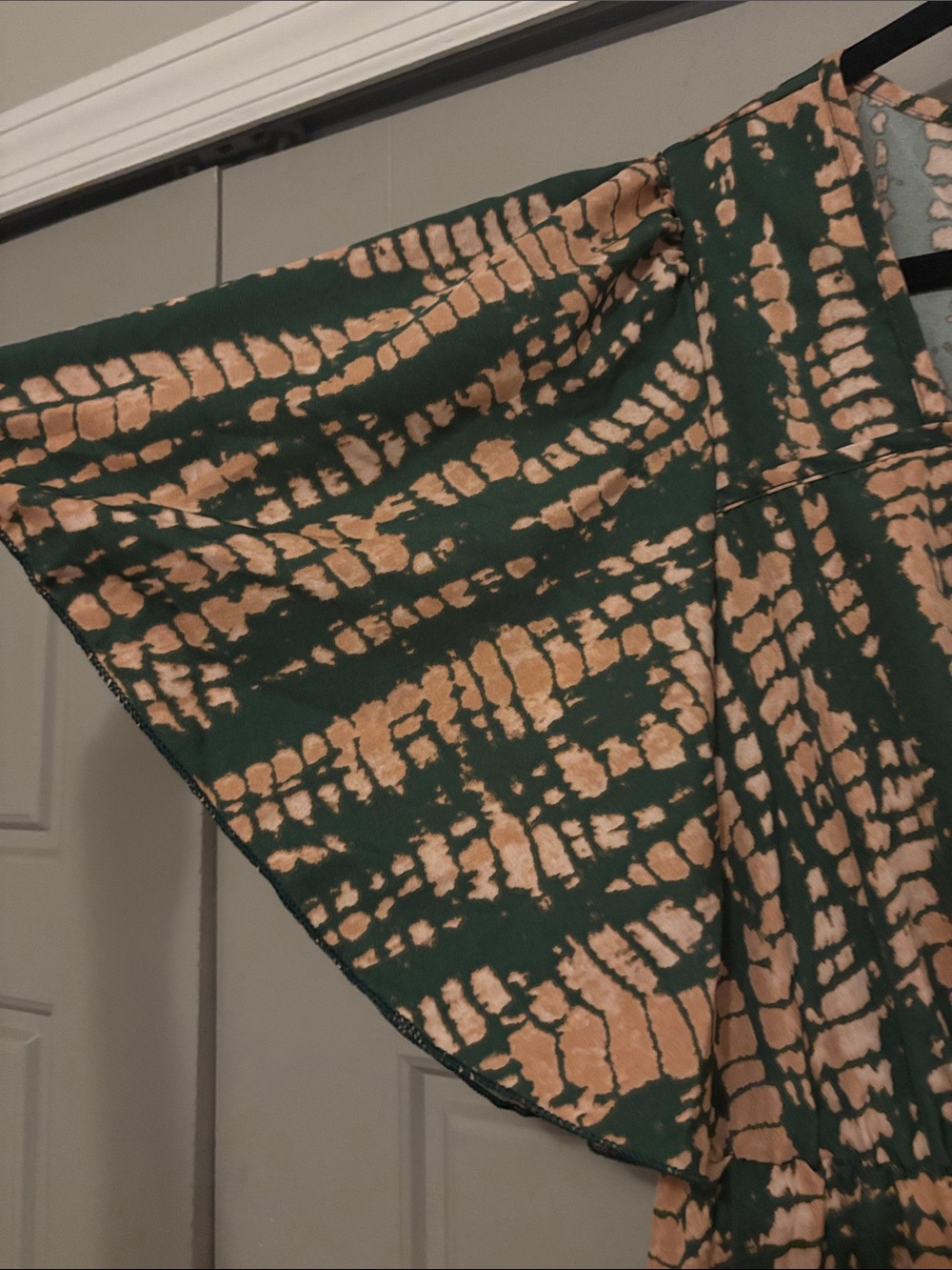 SHEIN Green and Cream Abstract Print Maxi Dress - Picture 3 of 4